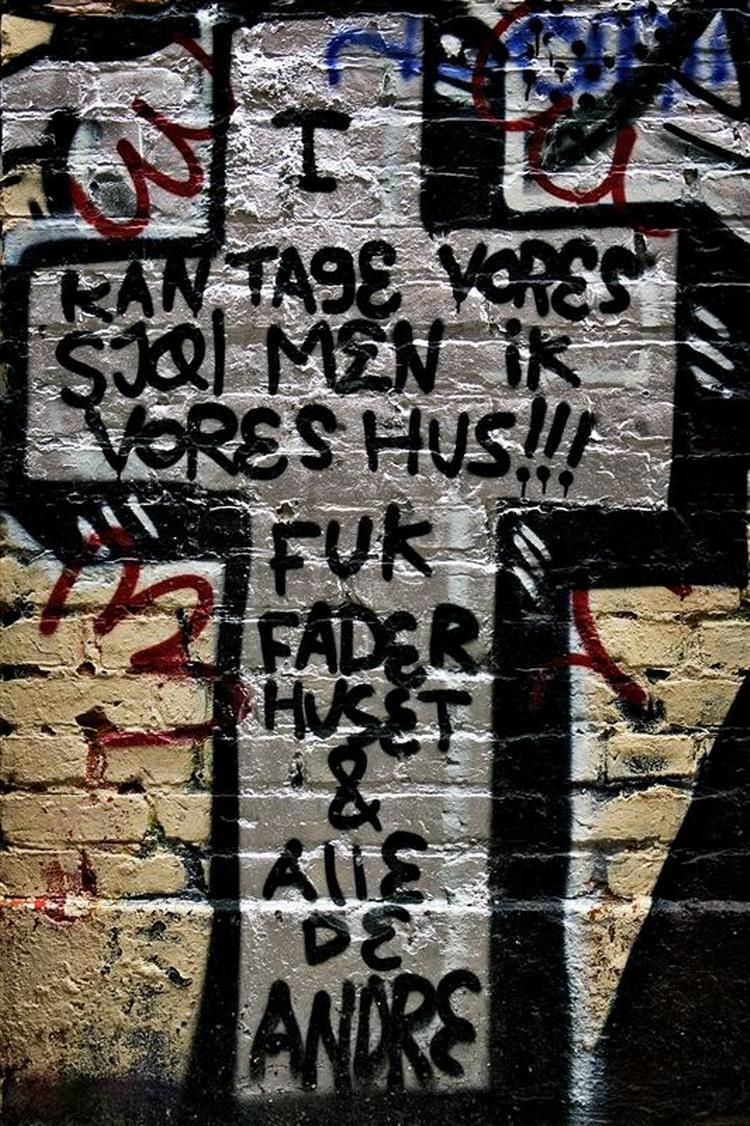 En tømrermester trodser nu åbent påstanden om at ingen håndværkere vil renovere ungdomshuset på Jagtvej i København. 