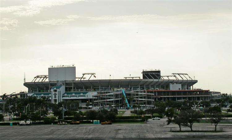 Dolphin Stadium i Miami var et af de syv stadier, der blev truet med radioaktive bombeangreb. 