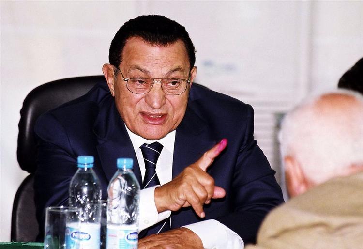 Egyptens præsident Hosni Mubarak opfordrer muslimer til at vedne blikket indad og rette op på islams dårlige image i Vesten. 
