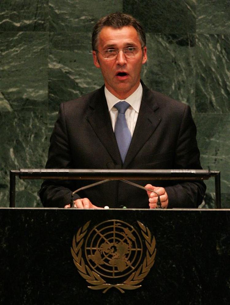 Norges statsminister, Jens Stoltenberg, har indrømmet, at han har betalt arbejde med sorte penge. 