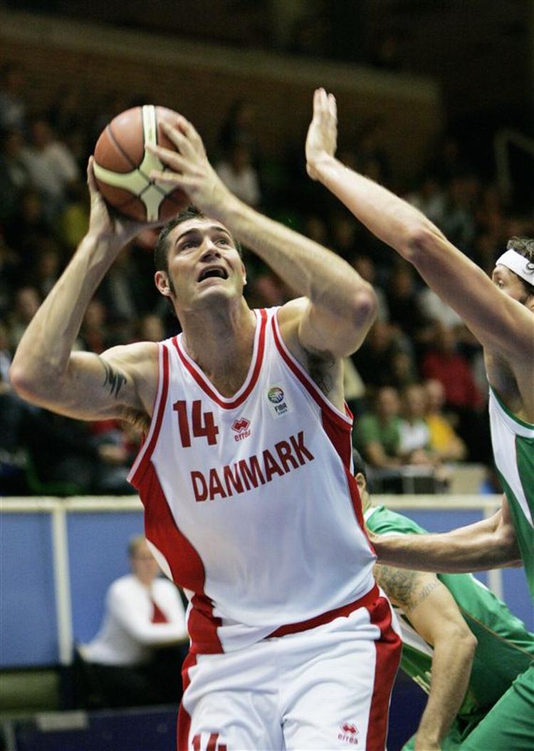 Den bornholmske basketballspiller Chris Christoffersen har igen brækket sin ene knæskal. 