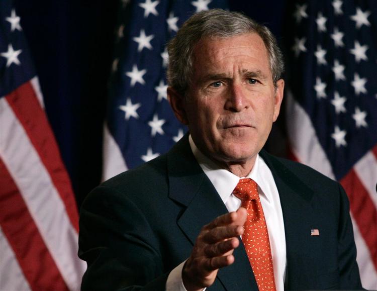 Bush er presset i Irak, men afviser, at strategien skal ændres. 