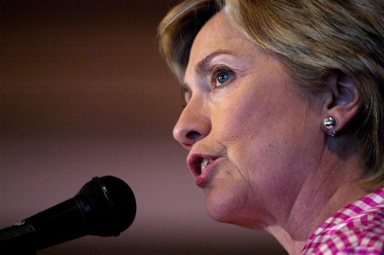 Hillary Clinton har endnu ikke besluttet sig for, om hun stiller op i præsidentvalget 2008. 