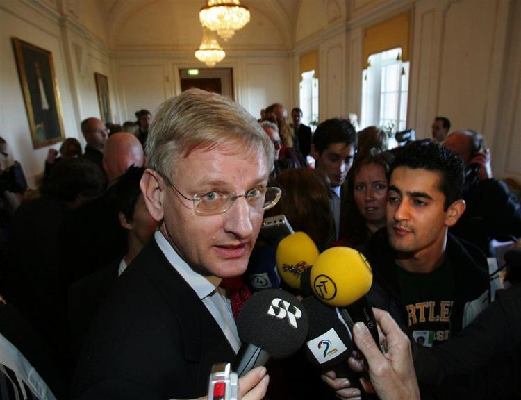 Den svenske udenrigsminister Carl Bild kan blive den næste, der ryger ud af den nyslåede svenske regering. 