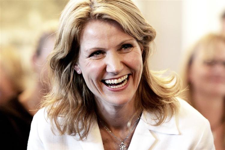Helle Thorning-Schmidt kan ånde lettet op for en stund. VKO-flertallet smuldrer. 