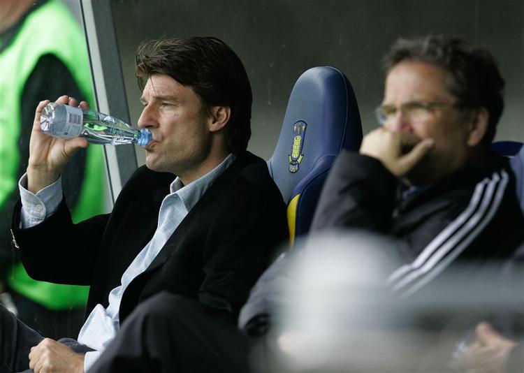 Fodboldagenten for Michael Laudrup (til venstre) kritiserer nu direktør for Brøndby IF, Per Bjerregaard, for at mangle format. 