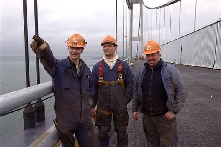 Det var hårdt arbejde at være brobisse, da Storebæltsbroen skulle opføres. 