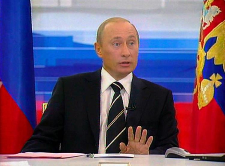 Putin svarer spørgsmål fra borgerne i en direkte tv-udsendelse. 