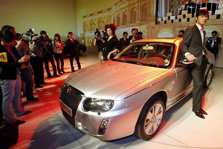 Rover 75 er grundlaget for denne nye model fra Shanghai-bilkoncernen SAIC. Nu hedder den bare Roewe 750. 