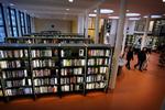 Kommunalreformen medfører, at der skal skæres ned på mange biblioteker landet over. 