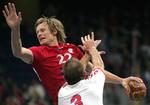 Kasper Søndergaard havde problemer i starten mod Serbien, men Danmark endte med at vinde 37-31. 