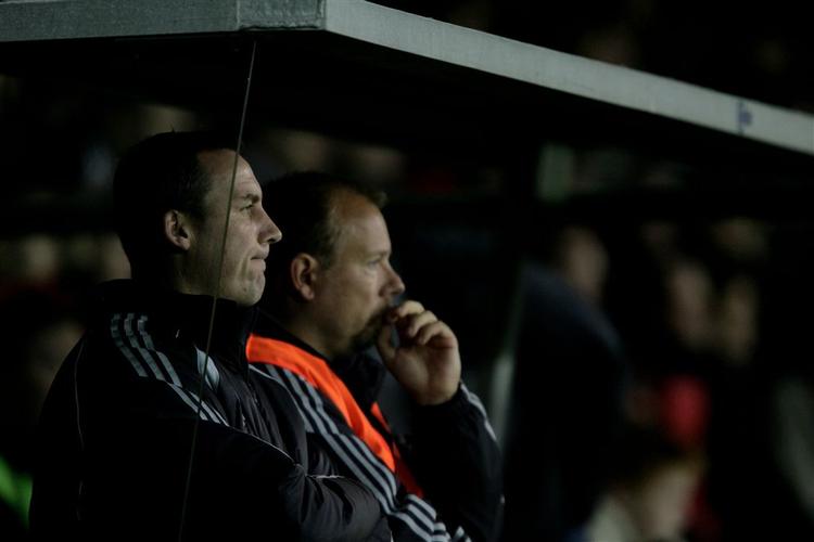 Brøndbys hollanske træner René Meulensteen ser mellemfornøjet til under kampen mod AaB. 