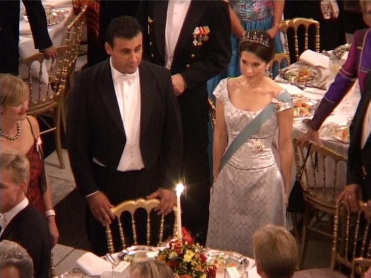 Nasar Khader (R) ved siden af kronprinsesse Mary. 