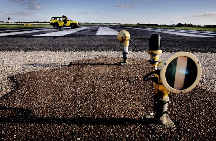 Eksperter advarer om, at udvidelsen af lufthavnen og mangedoblingen af flytrafikken giver risiko for olieforurening af drikkevandet.  Foto: Jan Grarup 