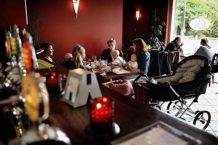Kaffen er god på Cafe Oliver på Frederikssundsvej. 