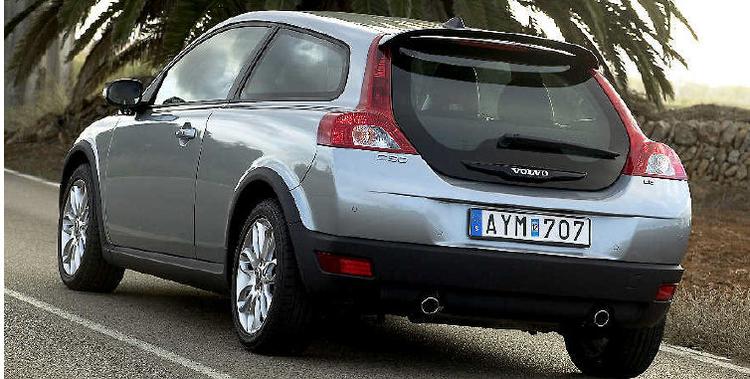 En Volvo C30-ejer bør altid parkere sin bil, så den ses bagfra. Herfra er den flottest, og forfra ligner den på en prik de andre små Volvo-modeller. Foto: Volvo 