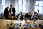 Trafikordførerne fra de fire forligspartier med trafikministeren til pressemøde. 