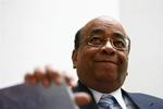 Rigmanden Mo Ibrahim vil lokke ledere ind på dydens smalle sti ved at tilbyde dem millioner i gave. 