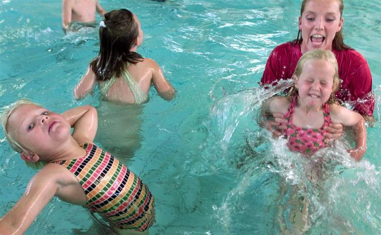 Svømmehalsgæster er i fare for at blive smittet med en farlig parasit, som i værste fald kan betyde dødsfald. 