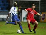 Esbjergs Demba Nyren scorer til 1-0 foran Nordsjællands Allan Olsen 