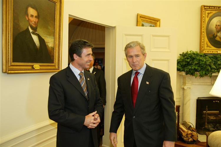 De borgerlige vælgere nærer også skepsis til den danske regerings Irak-politik, der ligger for tæt op ad Bush´. 