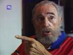 Cubas leder Fidel Castro afviser nu på tv de hårdnakkede rygter om, at han skulle være død. 