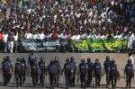Gaderne i Bangladesh' hovedstad Dhaka har været præget af heftige gadekampe de seneste dage. 