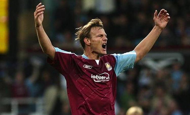 Teddy Sheringham  jubler efter 1-0-målet. 