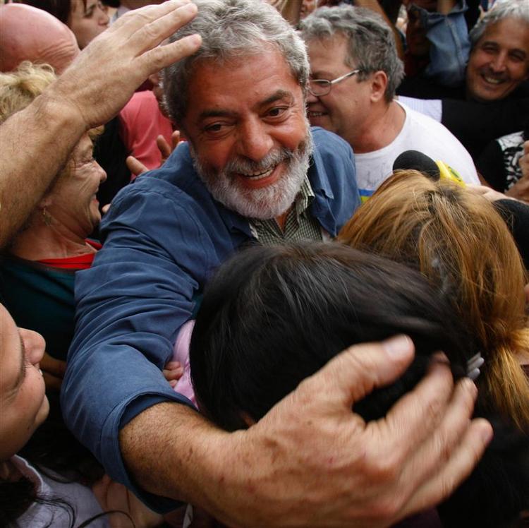 Lula fortsætter som præsident i Brasilien. Han fik over 60 procent af stemmerne. 