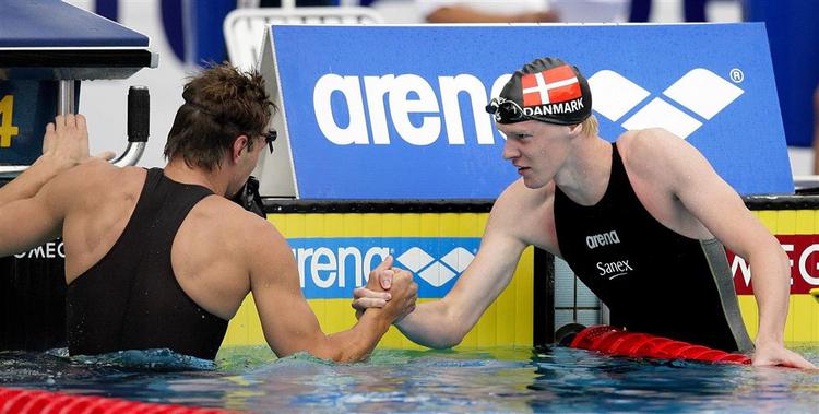 Jakob Andkjær (th.) vandt i sommer sine første internationale medalje, da han fik bronze i 50 meter butterfly, som blev vundet af ukraineren Sergej Breus (tv). 