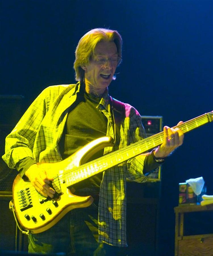 Grateful Dead-bassisten Phil Lesh skal opereres for den frygtede prostatakræft. Det rykker dog ikke ved de planlagte koncerter, skriver han på sin hjemmeside, og i søndags spillede han ved Vegoose Music Festival i Las Vegas (billedet). 
