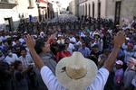 Konflikten i Oaxaca fortsætter. Venstrefløjspolitikere opfordrer til sympatidemonstrationer i andre mexicanske byer. 