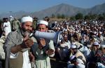 En demonstrerende forsamling ved byen Chingai i Afghanistan. 