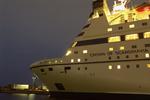 Oslo-færgen 'Crown of Scandinavia' har problemer med at lægge til kaj på grund af stormen. 
