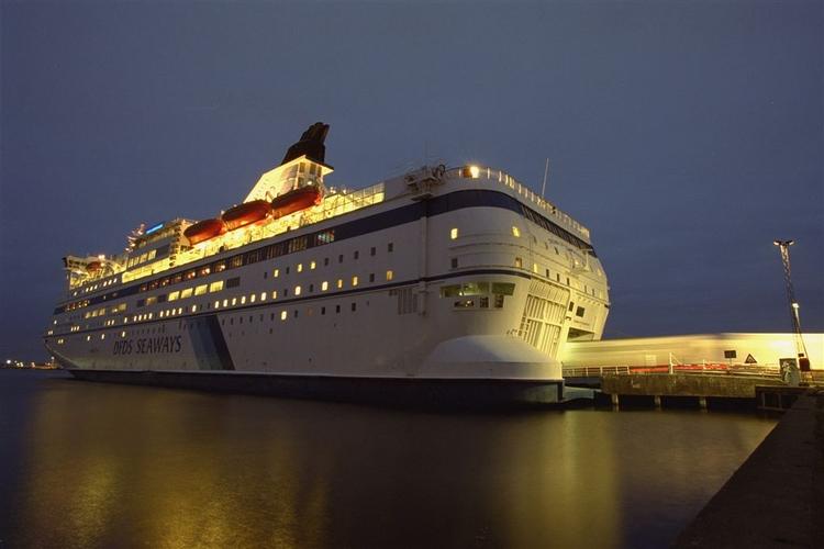 Oslo-båden er i havn efter ni timers ventetid på søen. 