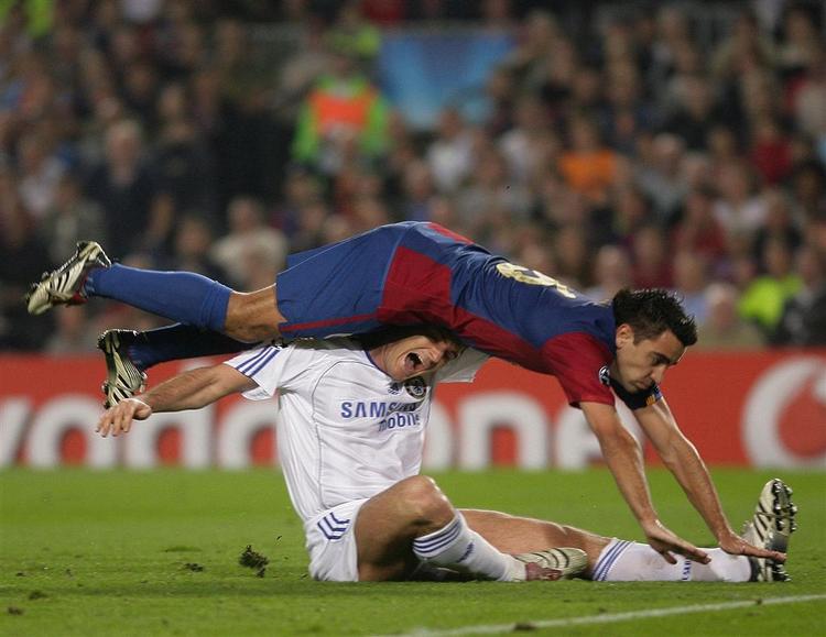 Barcelone og Chelsea, der tirsdag tørnede sammen i Champions League turneringen, er blandt de storklubber, som gerne ser flere kampe i Champions League. 