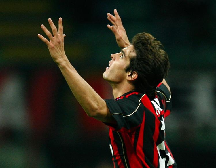Den brasilianske stjernespiller var rundens store profil med et hattrick for Milan. 