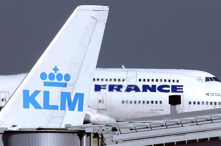 72 ansatte i Charles de Gaulle-lufthavnen i Paris er blevet suspenderet på grund af mistanke om terror-forbindelser. 