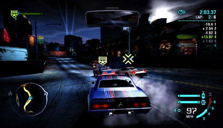 'Need for Speed: Carbon' er en sanselig nydelse. Selv på de ældre konsoller som f.eks. PlayStation 2 er det blå skær fra Månen, det neongrønne skær fra byen og disse lysglimts refleksioner på racerbilernes kølerhjelm svært at stå for. Desuden er fartfornemmelsen eminent. 