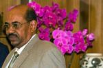 Sudans præsident Omar Hassan al-Bashir er på besøg i Kina. Han nægter fortsat at lade fremmede landes styrker komme ind i de uroplagede områder. 