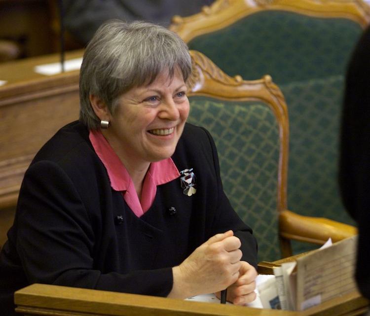 »Folketingsarbejdet indebærer meget aften- og weekendarbejde, og jeg har pendlet mellem Århus og København i alle årene. Det tærer på kræfterne«, siger Elisabeth Arnold. 
