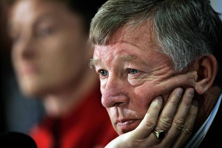 Efter besøget i København er Alex Ferguson tilbage i Manchester, hvor det lørdag gælder Portsmouth i Premier League. 