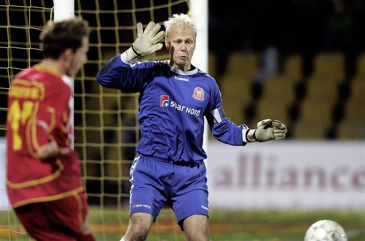 AaB's målmand, Jimmy Nielsen, måtte slippe et mål ind i kampen i Farum mod FC Nordsjælland. 