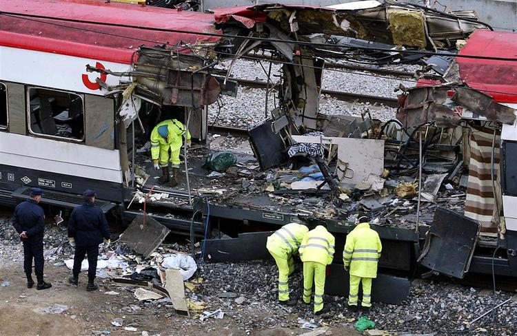 De syv hovedmistænkte bag terrorbomberne i Madrid i 2004 kræves fængslet i 38.490 år. 