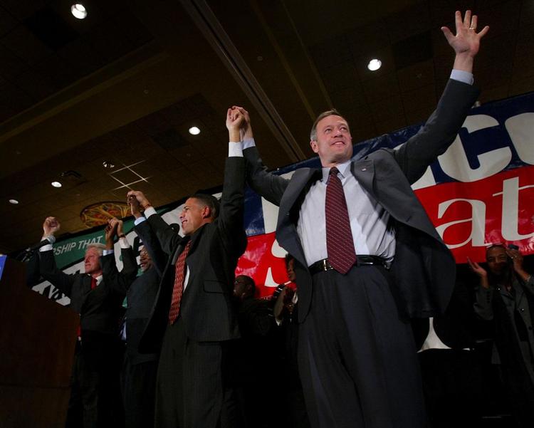 USAs tidligere demokratiske præsident Bill Clinton og Baltimores borgmester Martin O'Malley støtter Marylands demokratiske guvernørkandidat Anthony Brown (tv.) ved et valgmøde i Maryland. 