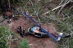 En militærhelikopter lander nær det sted i Amazonas-junglen, hvor flyet fra lavprisselskabet Gol styrtede ned i slutningen af oktober. 155 personer mistede livet. 