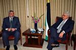 Den palæstinensiske præsident, Mahmoud Abbas fra Fatah(th.) og selvstyrets ministerpræsident, Ismail Haniyeh, fra den konkurrende Hamas-organisation afbrød i går forhandlingerne om en fælles regering. 