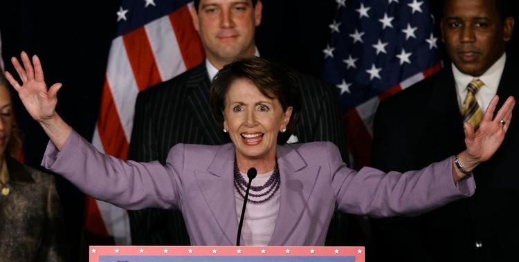 Den temmelig venstreorienterede demokrat Nancy Pelosi bliver ny formand for Repræsentanternes Hus. Hun får sit hyr med at samle et parti, der både rummer ligesindede og religiøst funderede medlemmer. 