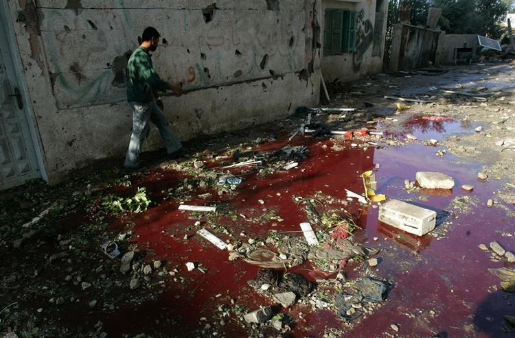 Mindst 18 palæstinensere er dræbt efter et voldsomt israelsk angreb. 