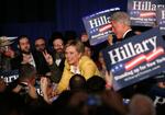 Hillary Clinton fejrer genvalget som senator i New York. 